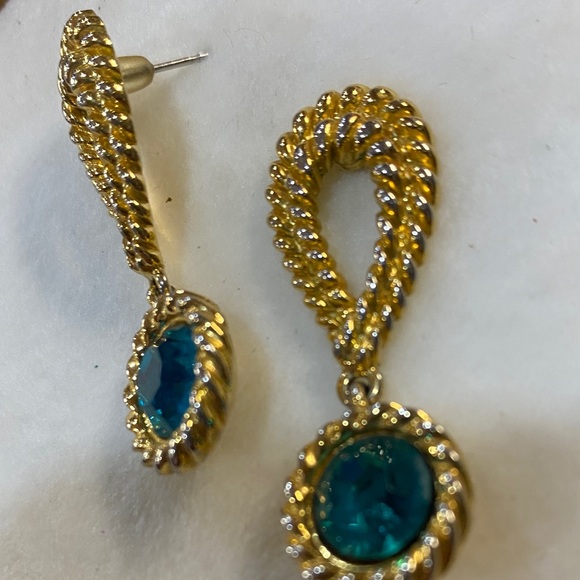 Vintage Pierced Earrings - Picture 5 of 6